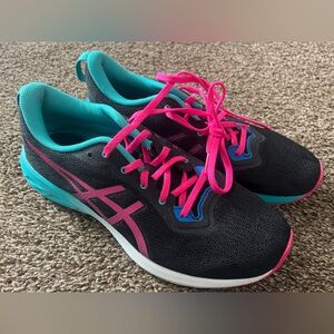 ASICS women’s size 10 versablast 2 running shoe, gently preloved
